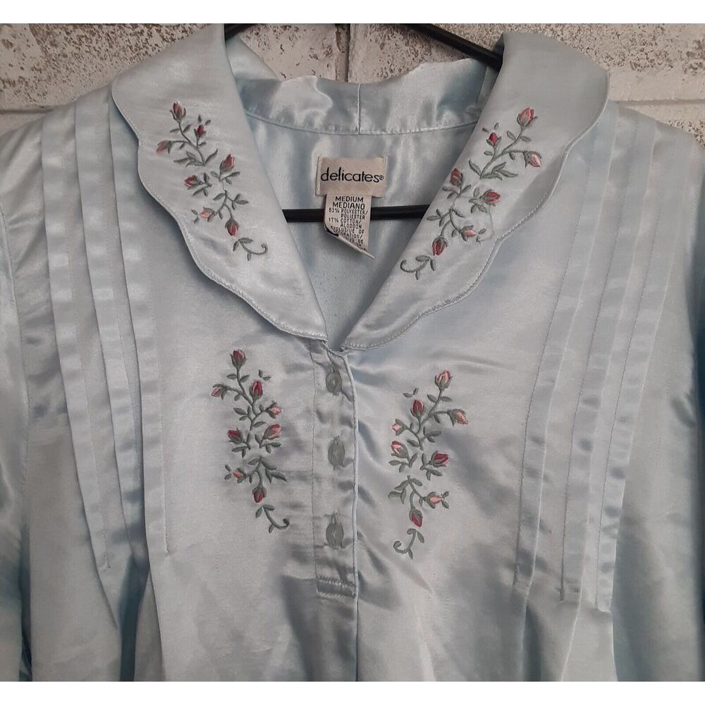 Vintage Delicates Satiny Embroidered Floral Nightgown Blue sz M Note